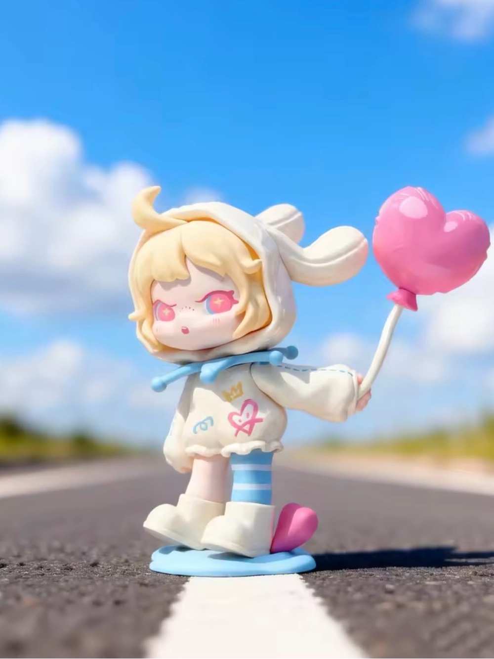 DORA From “ The Wonderful Night” Series Figures - “Confession Balloon”
